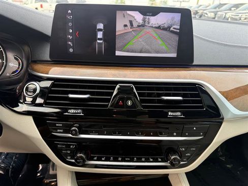 Used 2018 BMW M550i xDrive image 41