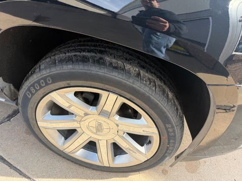 Used 2017 Cadillac Escalade ESV Premium Luxury image 17