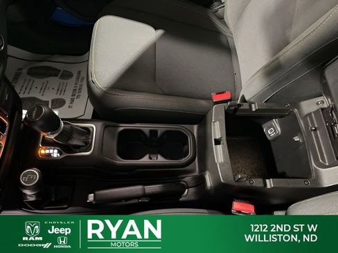 Used 2024 Jeep Gladiator Sport image 33