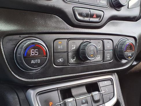 Used 2022 GMC Terrain SLT image 7