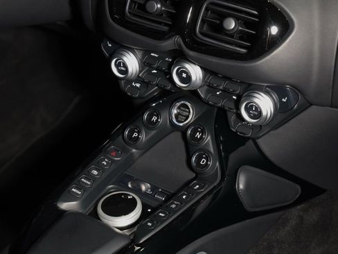 Used 2022 Aston Martin V8 Vantage Roadster image 20