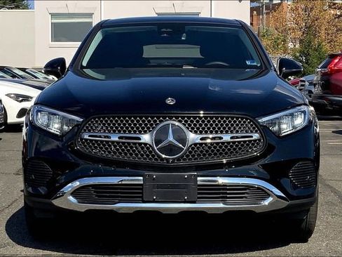 Used 2025 Mercedes-Benz GLC 300 4MATIC image 2