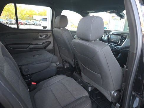 Used 2022 Chevrolet Traverse LT image 12