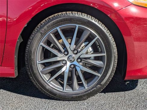 Used 2022 Toyota Camry XLE image 10