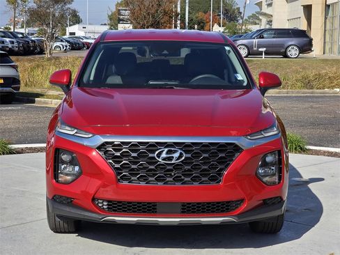 Used 2019 Hyundai Santa Fe SE image 2