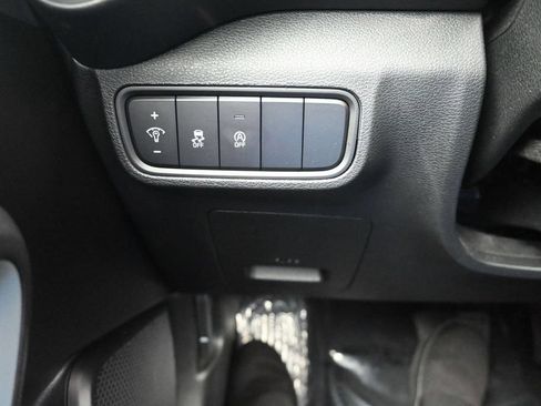 Used 2025 Kia Soul LX w/ LX Technology Package FWD image 17