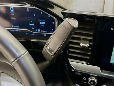 Used 2025 GMC Sierra 1500 SLT image 25