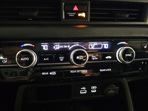 Used 2025 Honda Pilot TrailSport image 22