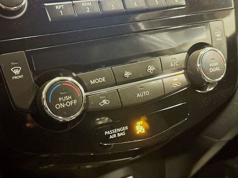 Used 2017 Nissan Rogue SV image 18