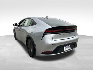 Used 2024 Toyota Prius LE video 3