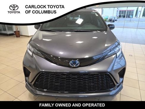 Used 2025 Toyota Sienna XSE w/ XSE Plus Package AWD/4WD image 4