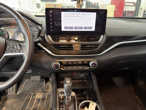 Used 2024 Nissan Altima 2.5 SR w/ SR Premium Package AWD/4WD image 7