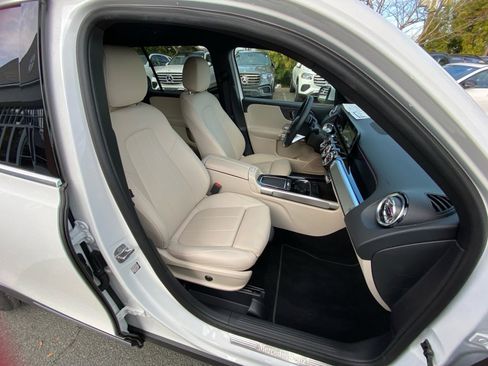 Used 2025 Mercedes-Benz GLB 250 4MATIC image 28