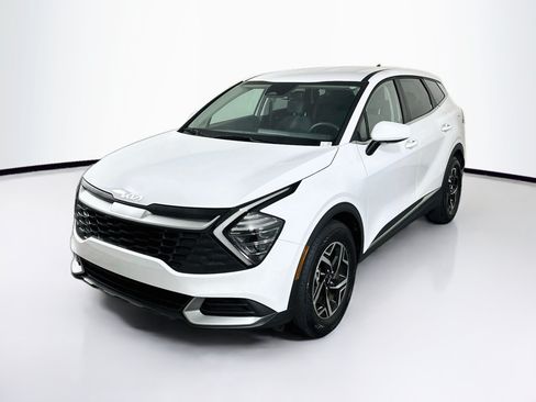 Used 2025 Kia Sportage LX FWD image 3