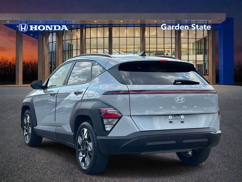 Used 2024 Hyundai Kona SEL w/ Convenience Package FWD image 4