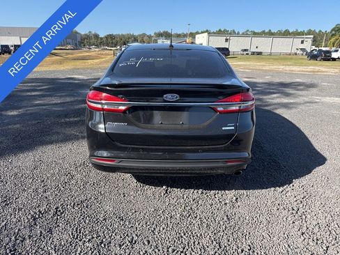 Used 2017 Ford Fusion SE w/ Equipment Group 201A image 4