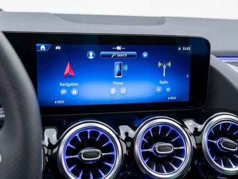 Used 2025 Mercedes-Benz GLA 250 image 26