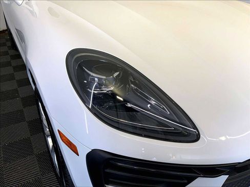 Certified 2026 Porsche Macan AWD/4WD image 12