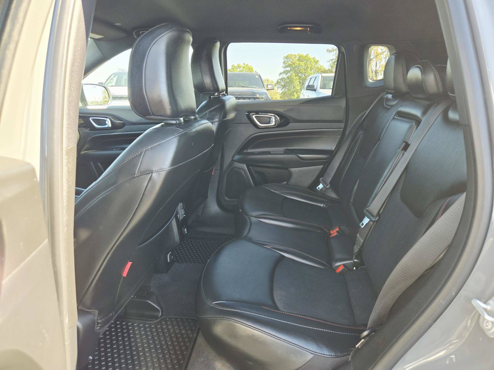 Used 2023 Jeep Compass Trailhawk AWD/4WD image 13