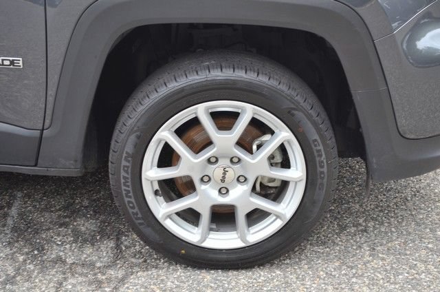 Used 2023 Jeep Renegade Latitude AWD/4WD image 10