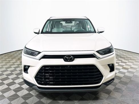 Used 2024 Toyota Grand Highlander XLE image 8