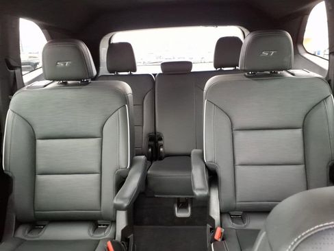 Used 2025 Buick Enclave Sport Touring image 14