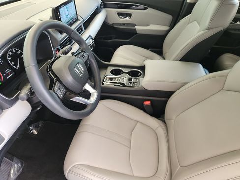 Used 2025 Honda Pilot Touring image 13