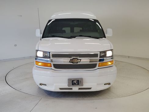 Used 2017 Chevrolet Express 2500 image 5