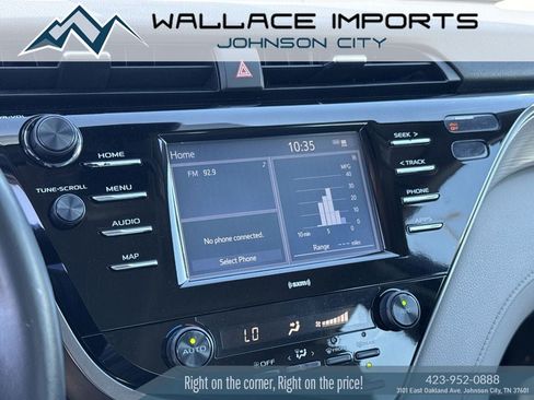 Used 2020 Toyota Camry SE FWD image 21