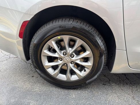 New 2026 Chrysler Pacifica Limited image 16