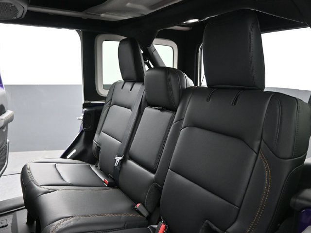 New 2026 Jeep Wrangler Unlimited Sahara w/ Whitecap Package AWD/4WD image 15