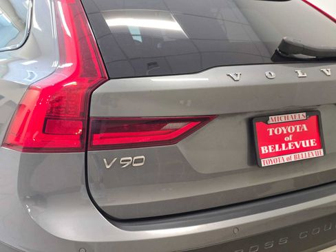 Used 2020 Volvo V90 T6 Cross Country AWD/4WD image 7