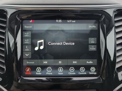 Used 2021 Jeep Cherokee Limited image 34