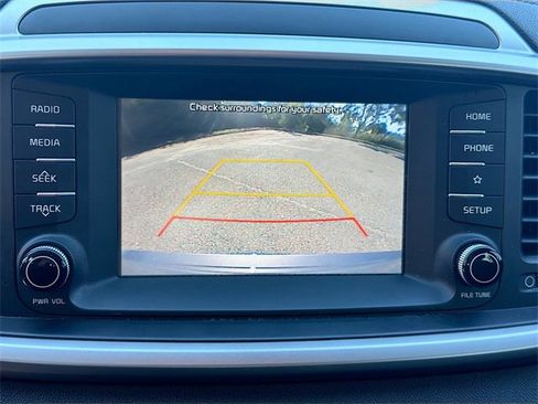 Used 2020 Kia Sorento L image 32