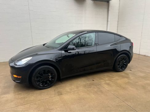 Used 2020 Tesla Model Y Long Range image 2