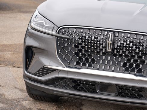 Used 2025 Lincoln Aviator Reserve w/ Equipment Group 201A image 11