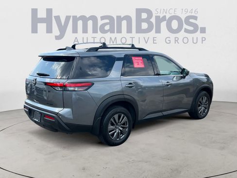 Used 2022 Nissan Pathfinder SV w/ SV Black Package image 3