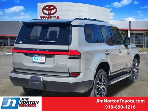 Used 2025 Lexus GX 550 w/ Accessory Package (2T) image 6