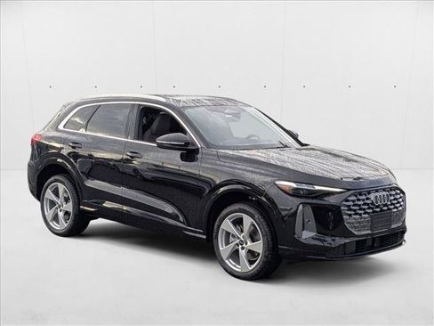 Used 2025 Audi Q5 Premium Plus w/ Premium Plus AWD/4WD image 5