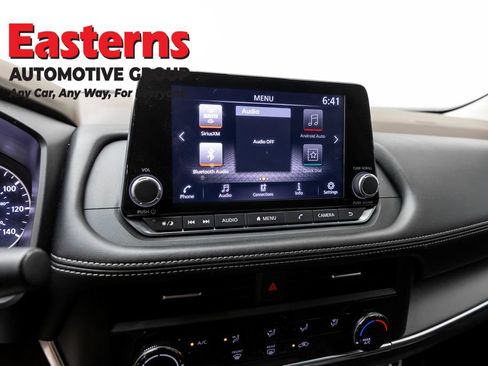Used 2023 Nissan Rogue S AWD/4WD image 19