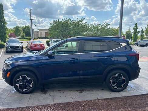 Used 2024 Kia Seltos EX AWD/4WD image 7