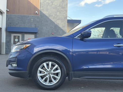 Used 2017 Nissan Rogue SV FWD image 6