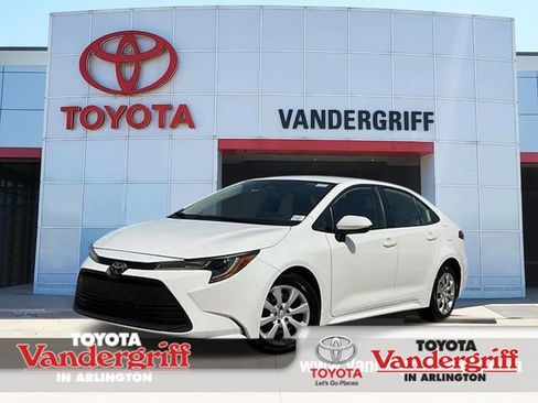 Certified 2025 Toyota Corolla LE FWD image 1