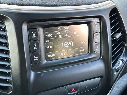 Used 2017 Jeep Cherokee Latitude image 26