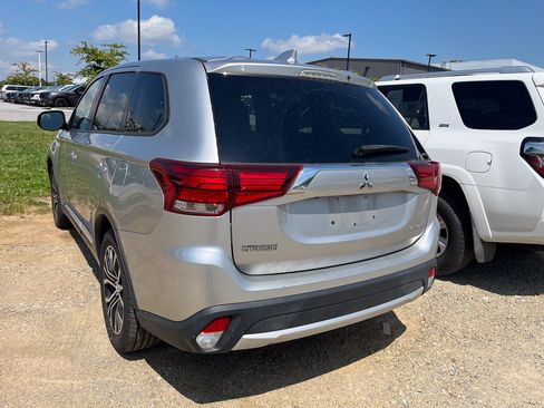 Used 2018 Mitsubishi Outlander ES AWD/4WD image 3
