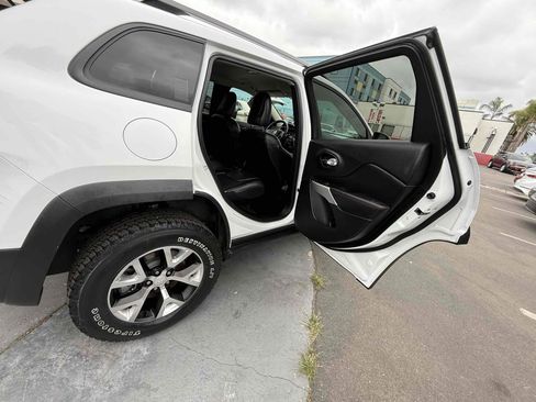 Used 2018 Jeep Cherokee Trailhawk image 55