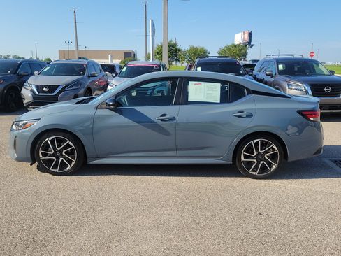 Certified 2025 Nissan Sentra SR FWD image 4