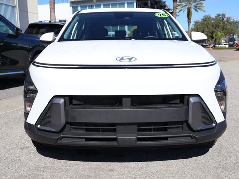 Used 2024 Hyundai Kona SE image 11