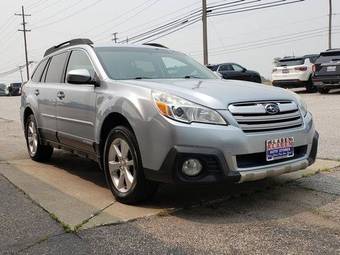 Used 2014 Subaru Outback 2.5i Limited w/ Moonroof Package AWD/4WD image 8