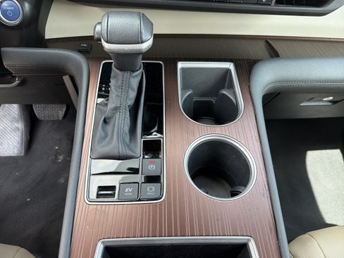 Certified 2024 Toyota Sienna XLE FWD image 19